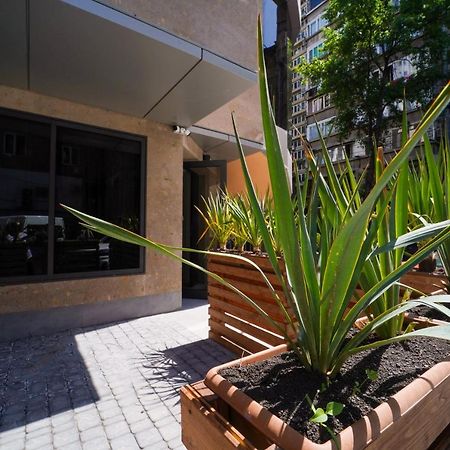 B&M Hotel エレバン エクステリア 写真