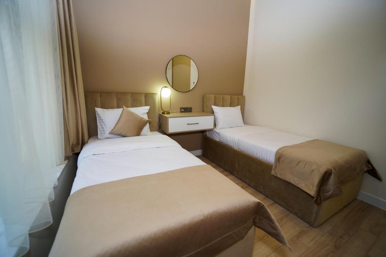 B&M Hotel エレバン エクステリア 写真
