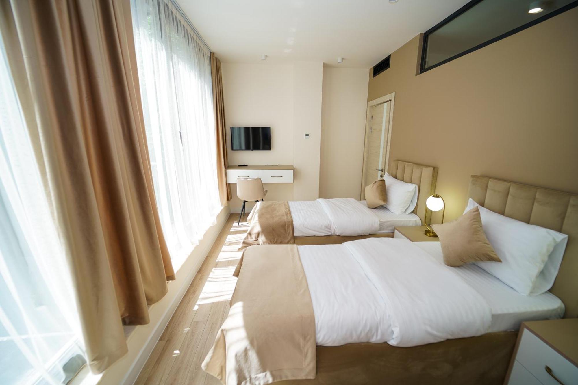 B&M Hotel エレバン エクステリア 写真